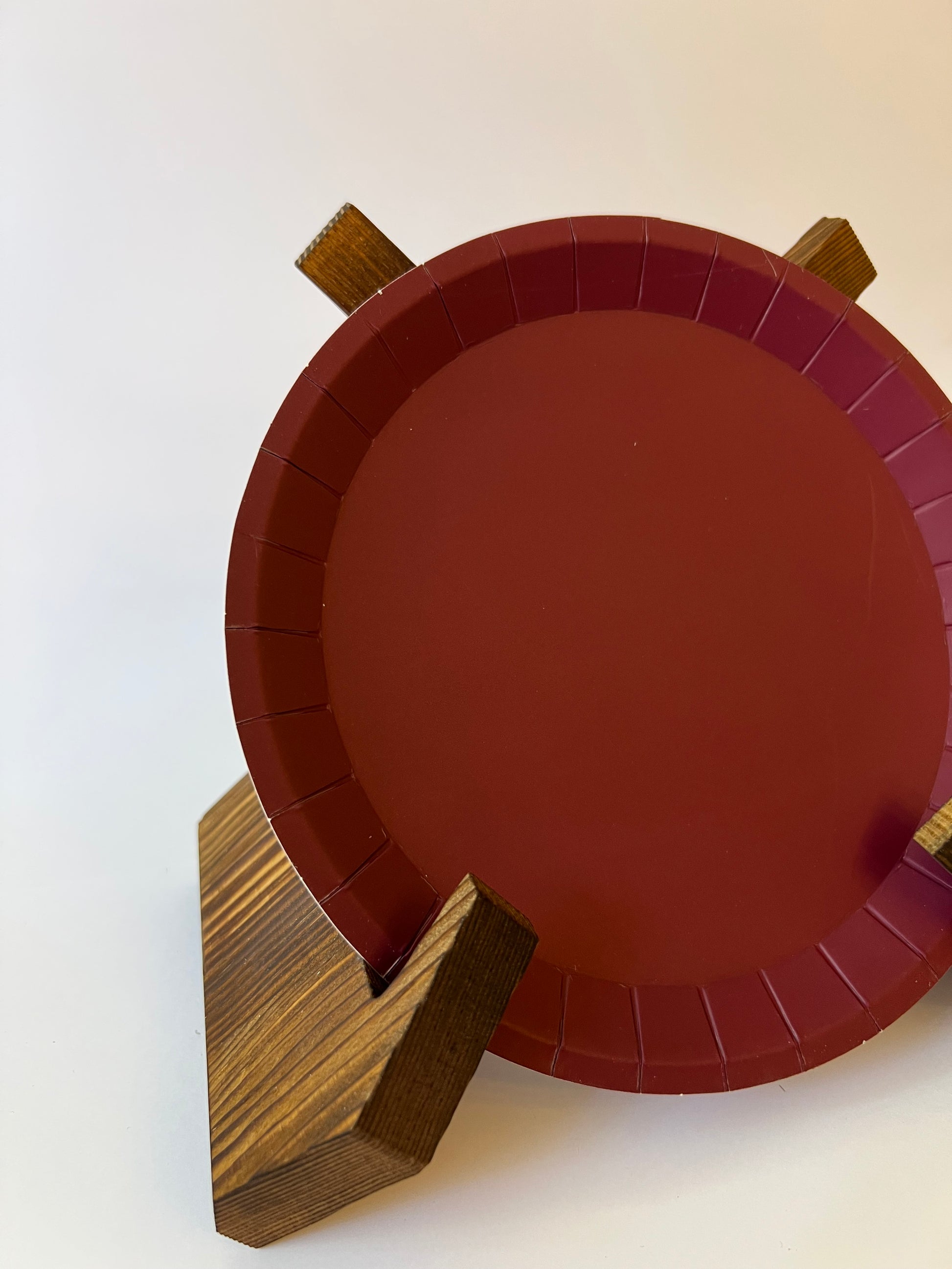 x24 SOLID COLOUR PAPER PLATES - Winterberries