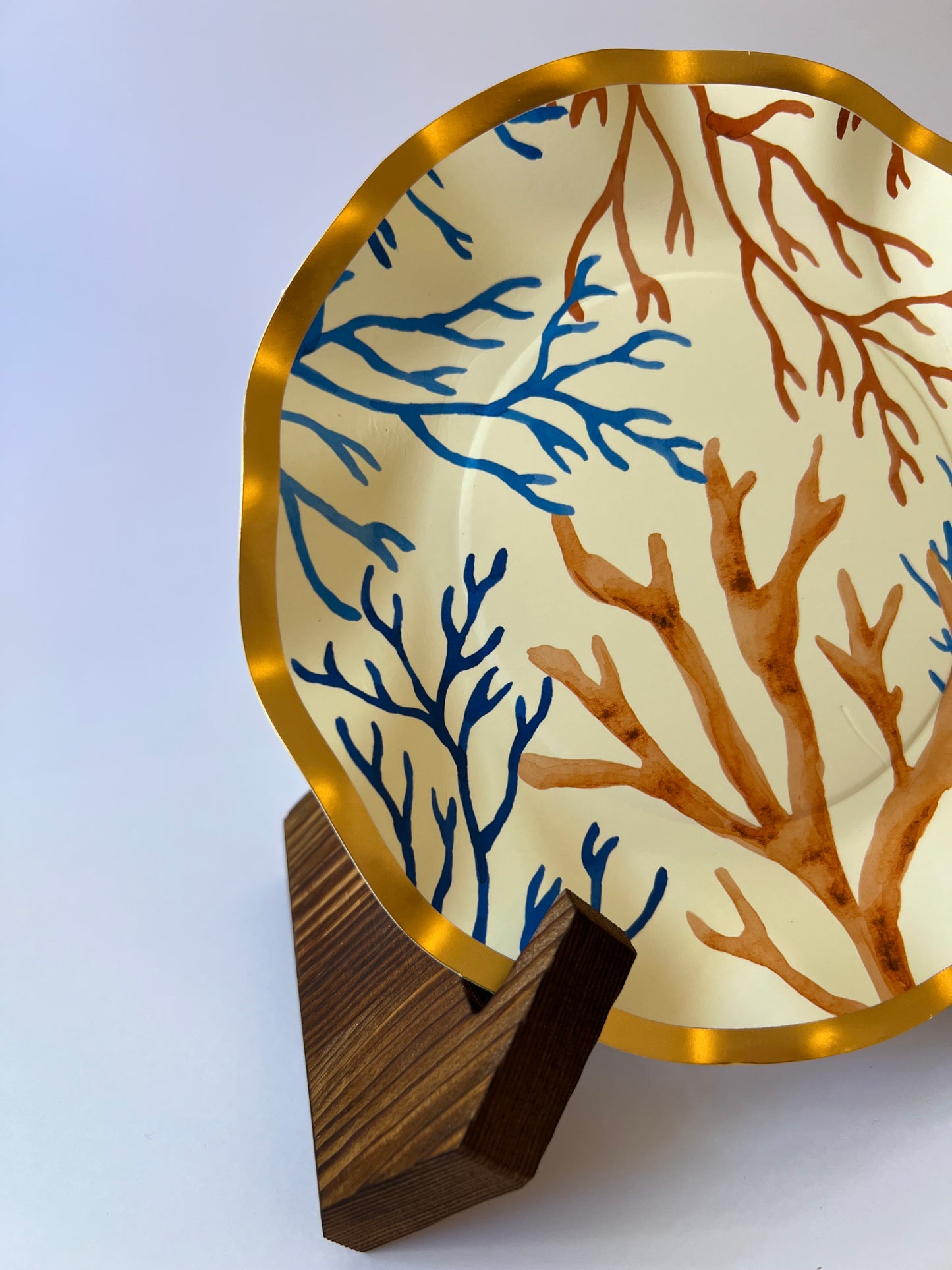 x8 SEALIFE WAVY GOLD PAPER PLATES - Winterberries