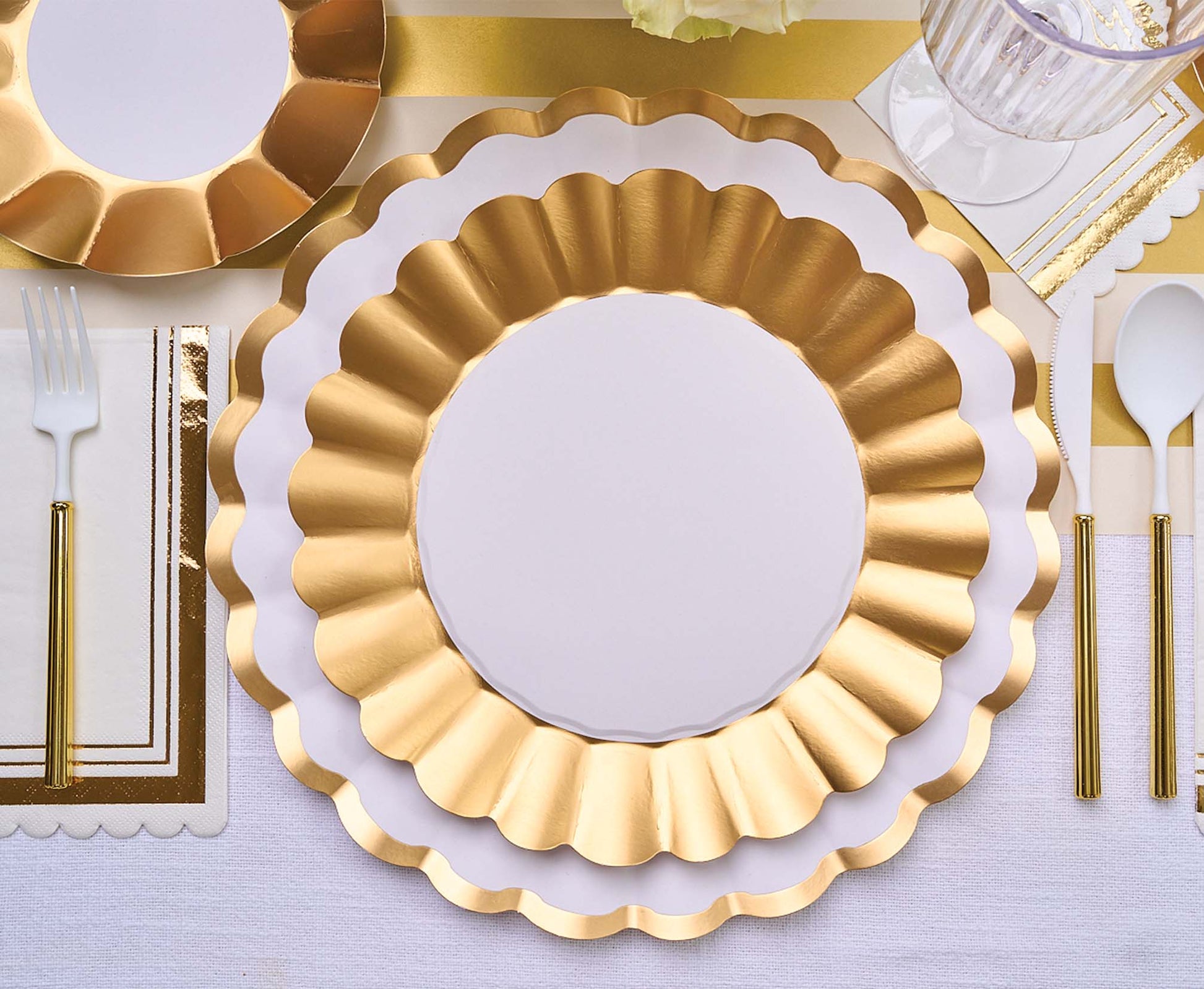 Dinner Plate Gold & White/8 pkg - Winterberries