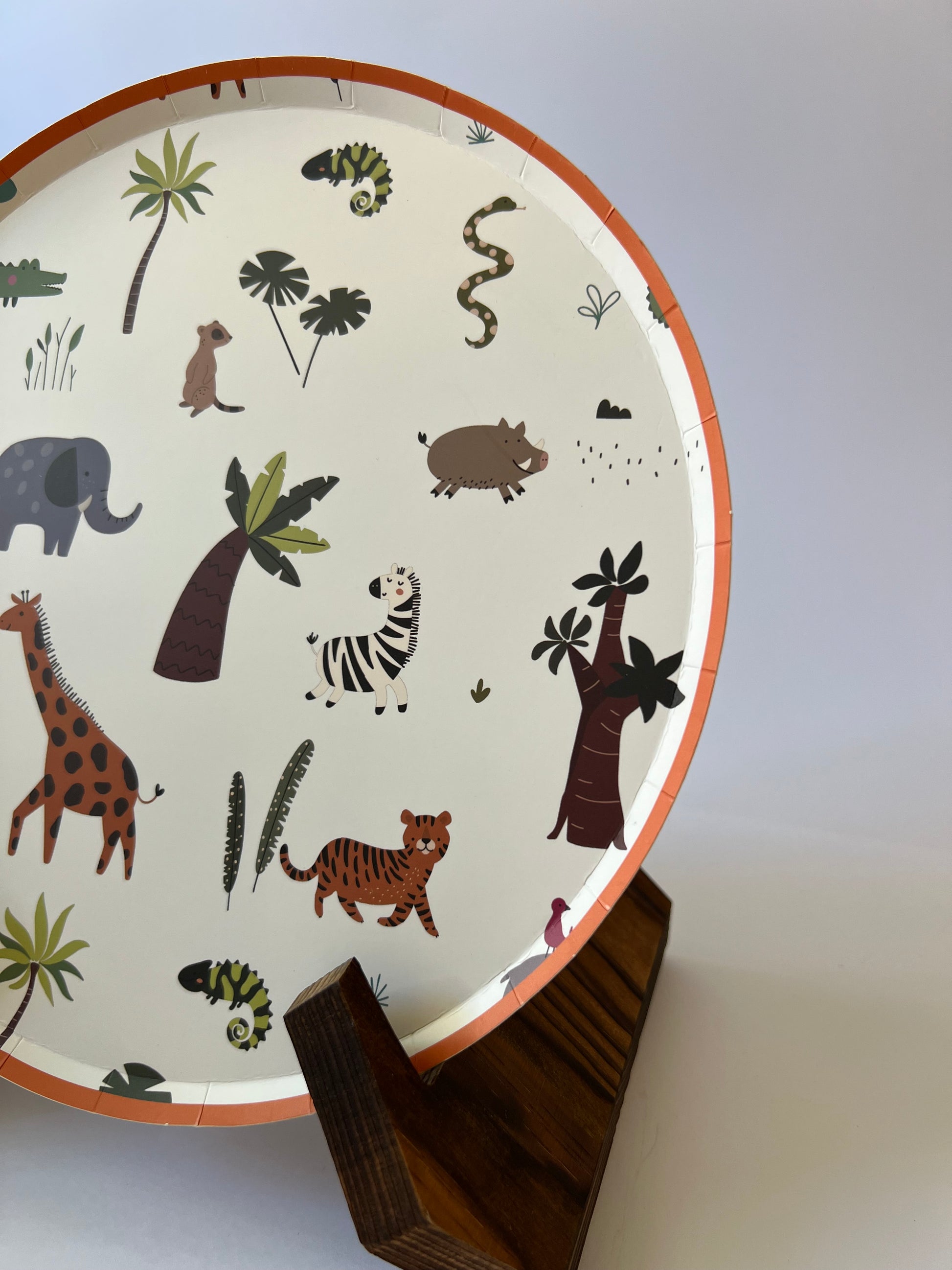 x8 SAFARI ANIMALS PAPER PLATES - Winterberries