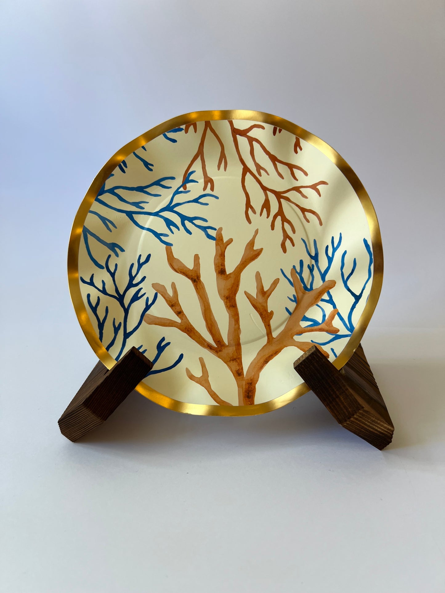 x8 SEALIFE WAVY GOLD PAPER PLATES - Winterberries