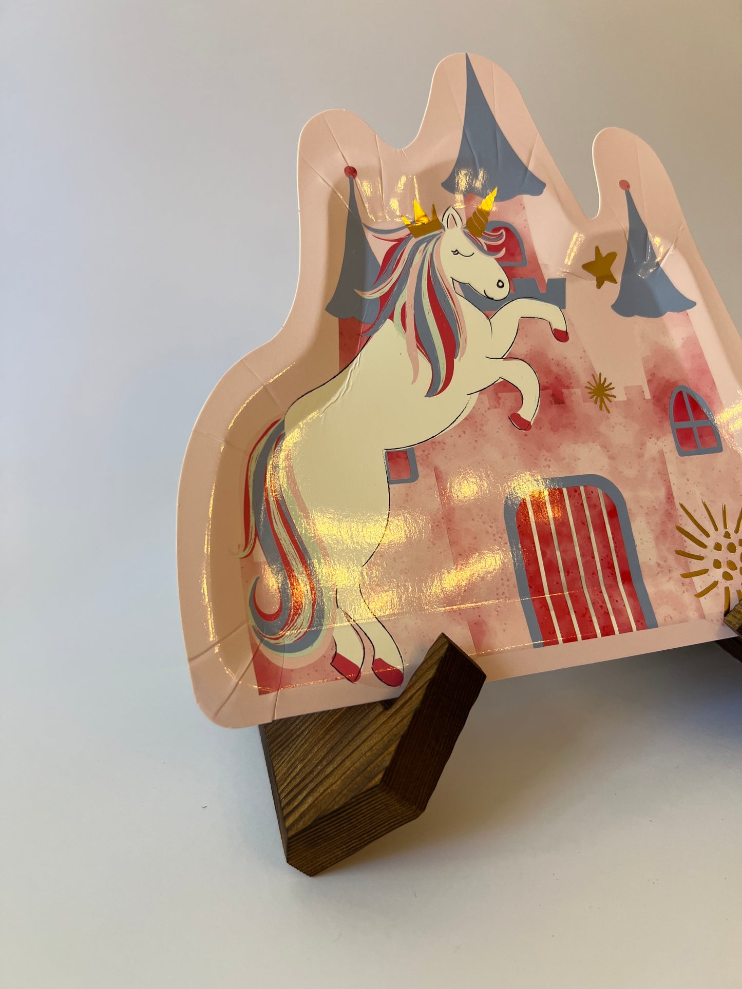 x8 UNICORN CASTLE PAPER PLATES - Winterberries
