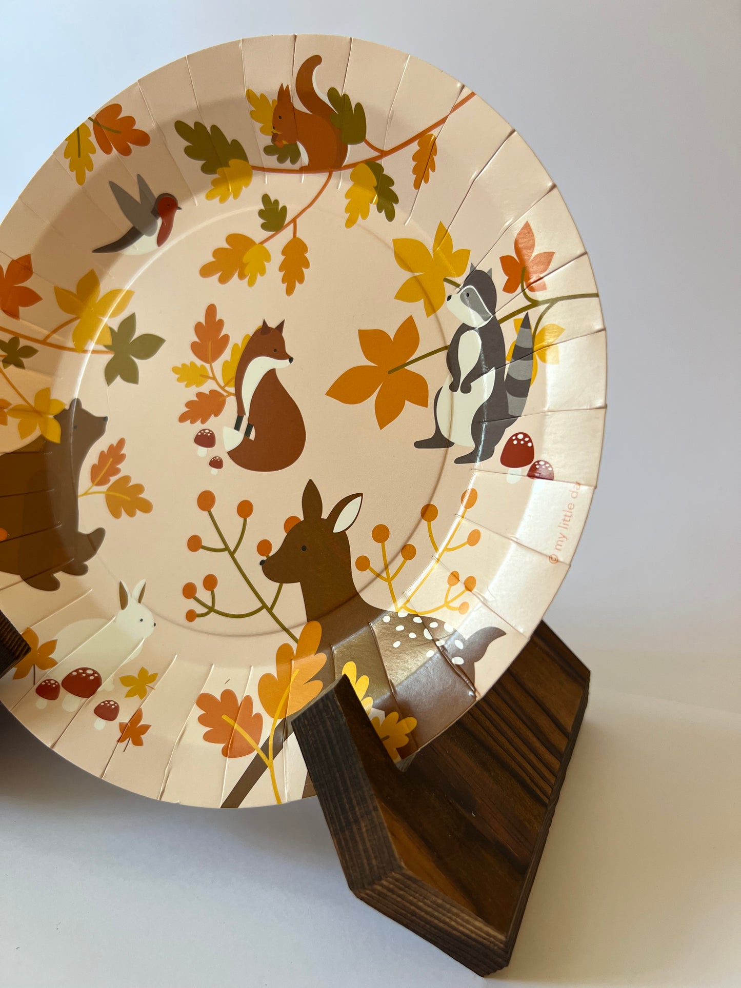 x8 FOREST ANIMALS PAPER PLATES - Winterberries