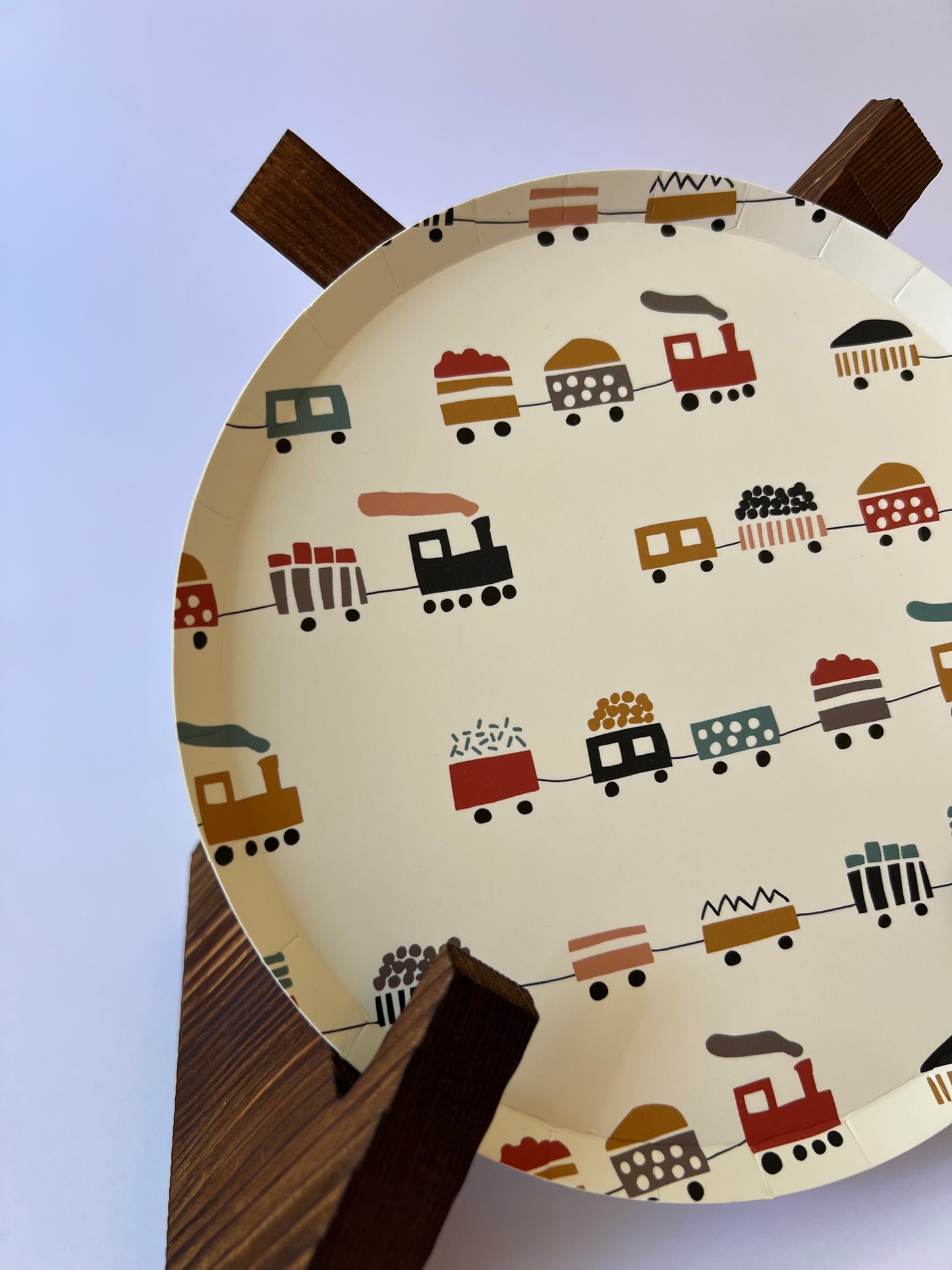 x8 TRAINS SMALL PAPER PLATES - Winterberries