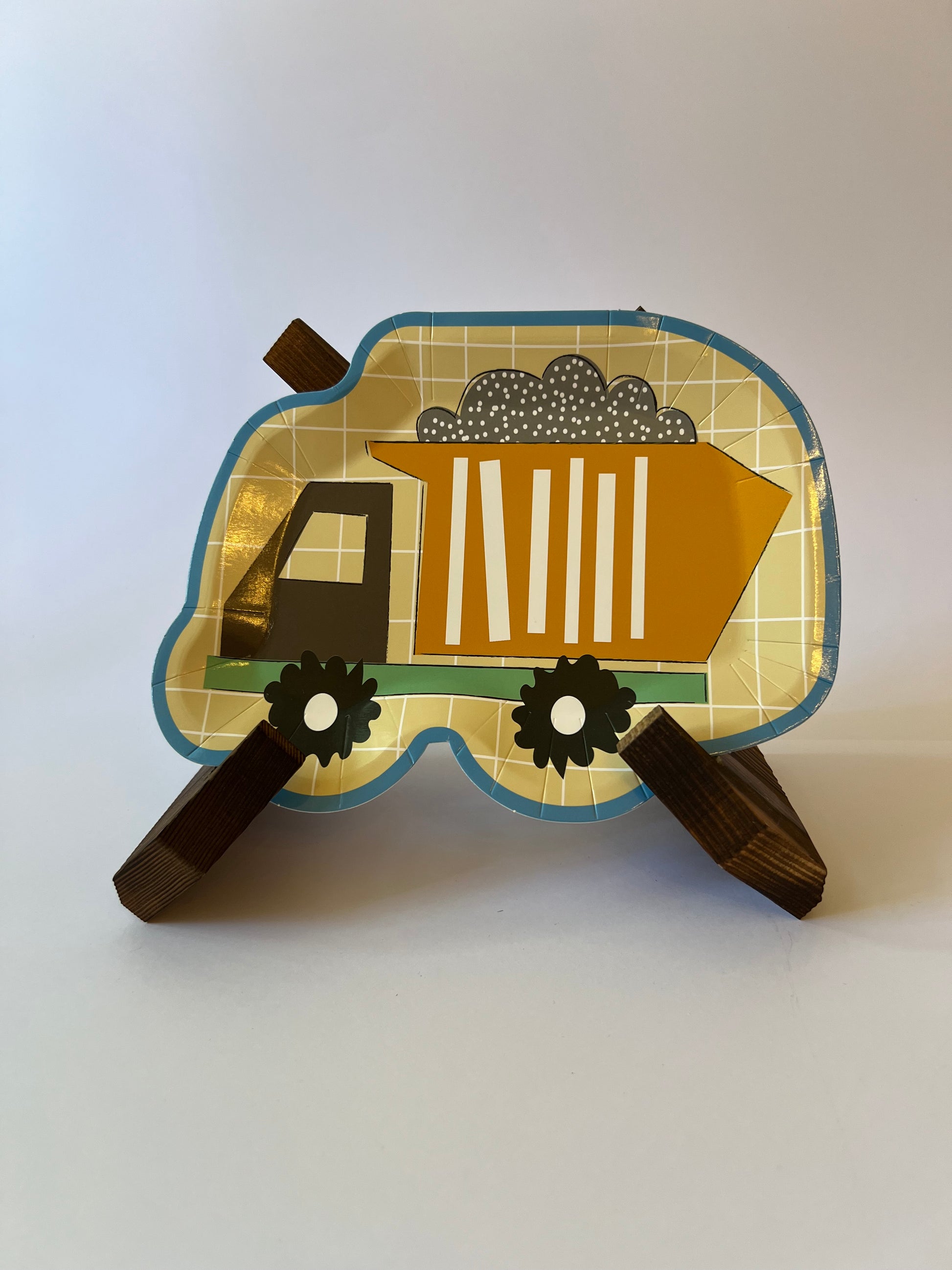 x8 TRUCKS SHAPED PAPER PLATES - Winterberries
