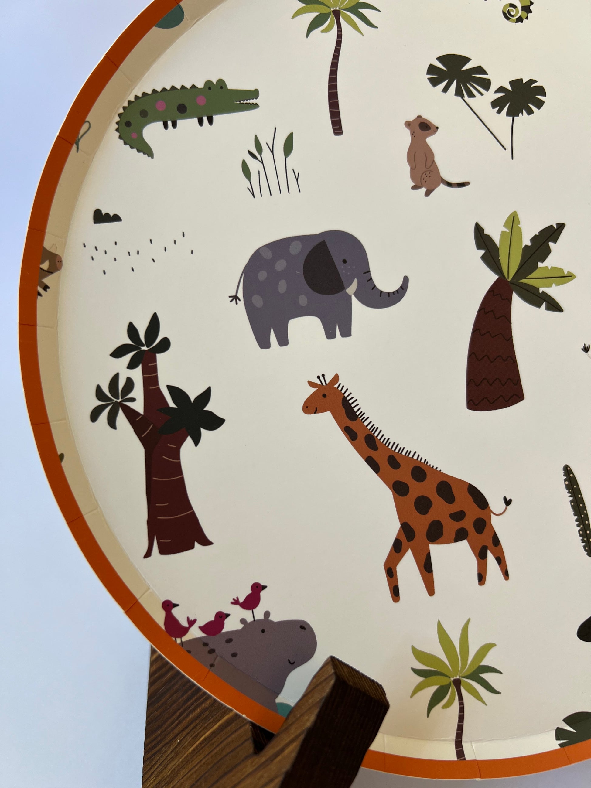 x8 SAFARI ANIMALS PAPER PLATES - Winterberries