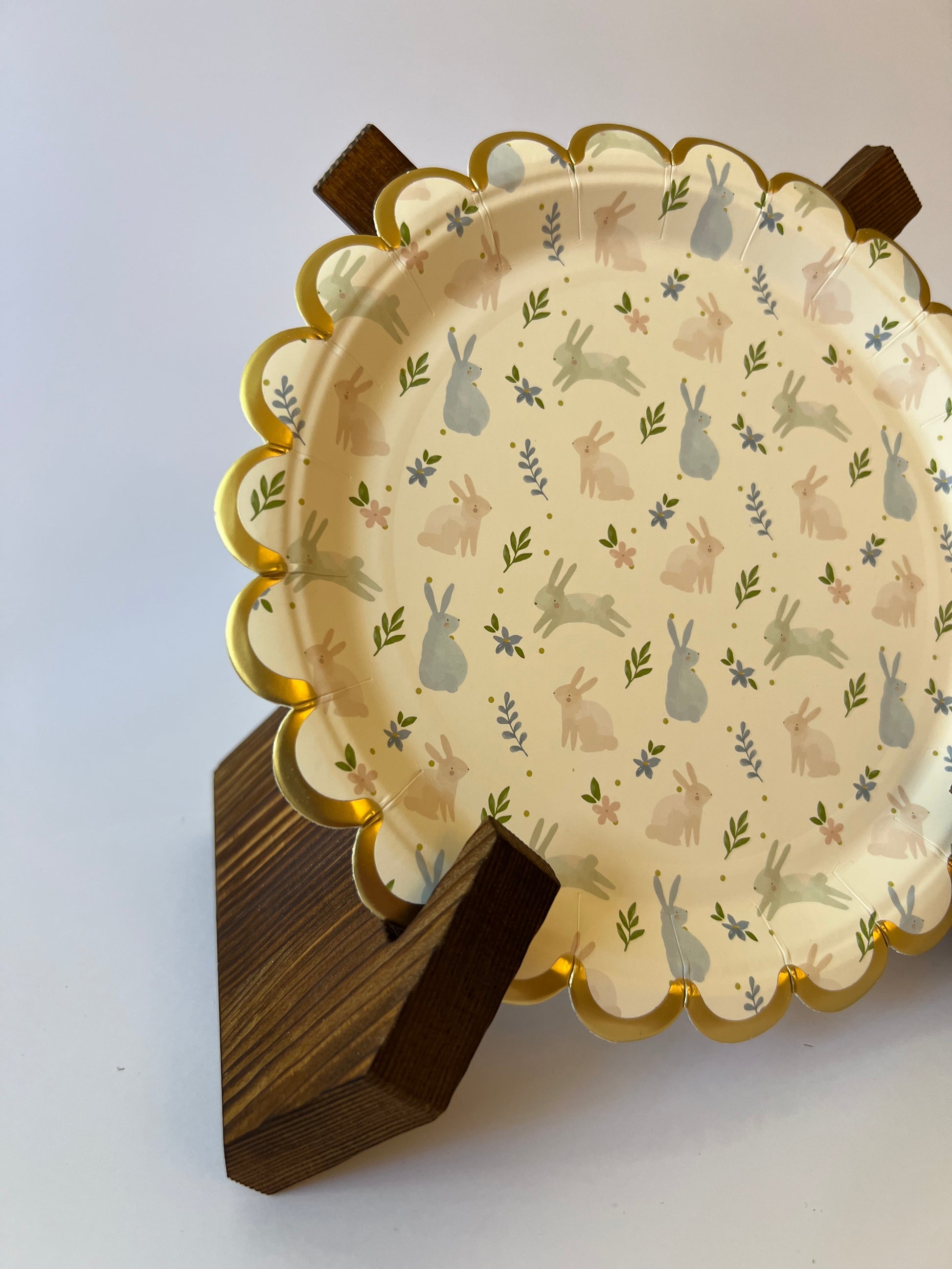 x8 SCALLOPED EASTER BUNNIES SMALL PAPER PLATES - Winterberries