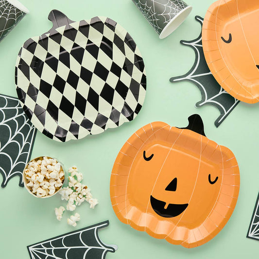 x8 PUMPKIN SHAPED PAPER PLATES - Winterberries