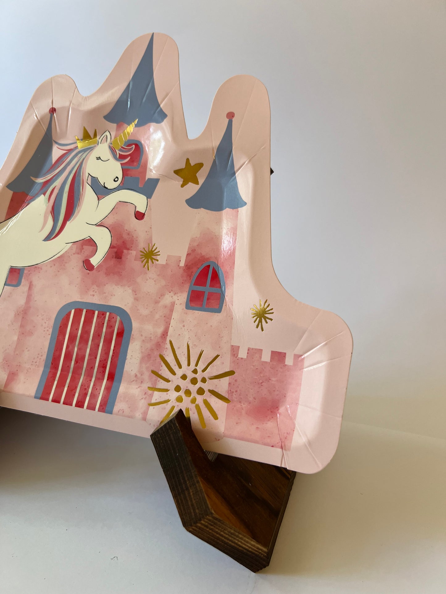x8 UNICORN CASTLE PAPER PLATES - Winterberries