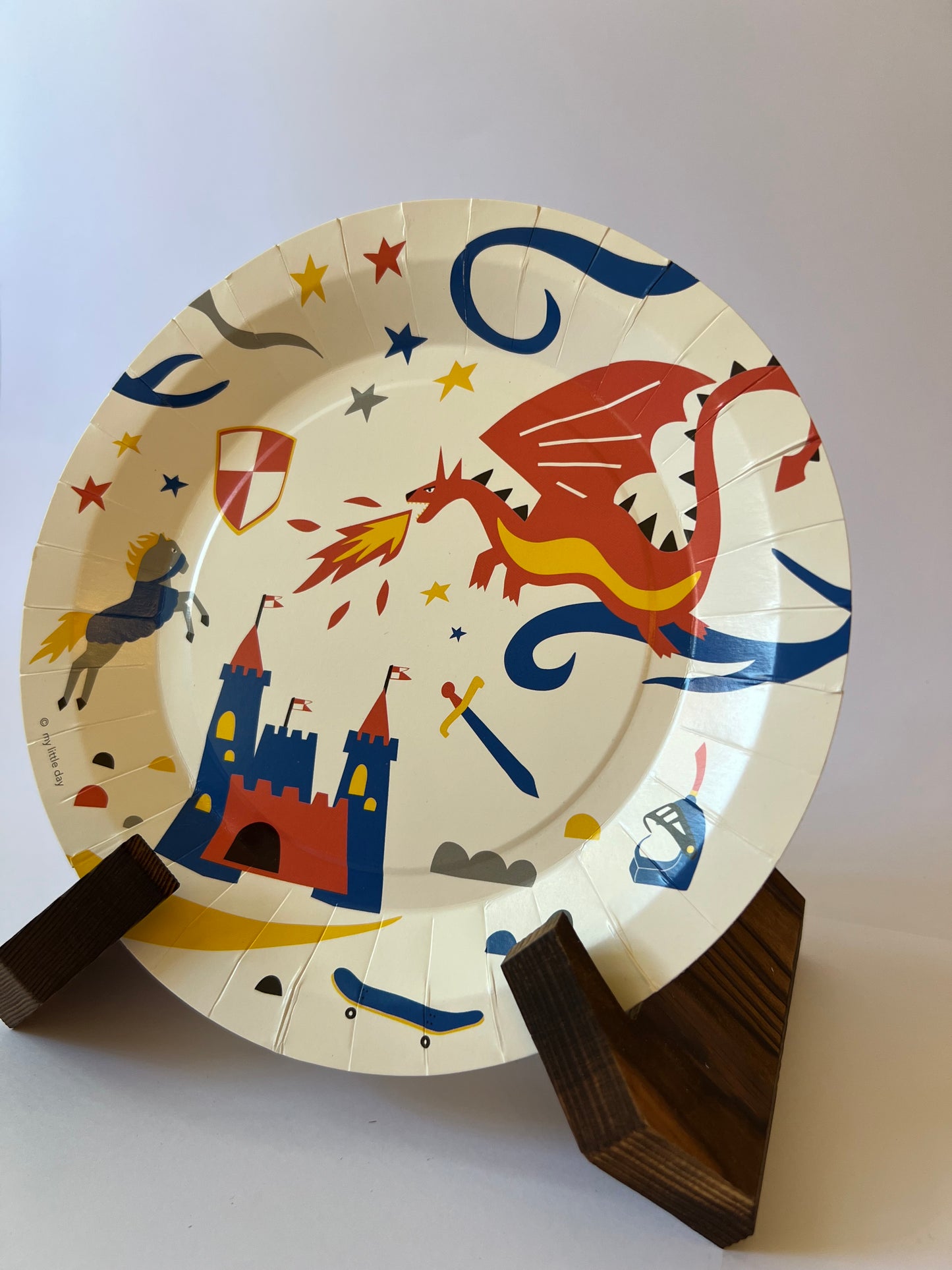 x8 KNIGHT & DRAGON PAPER PLATES - Winterberries