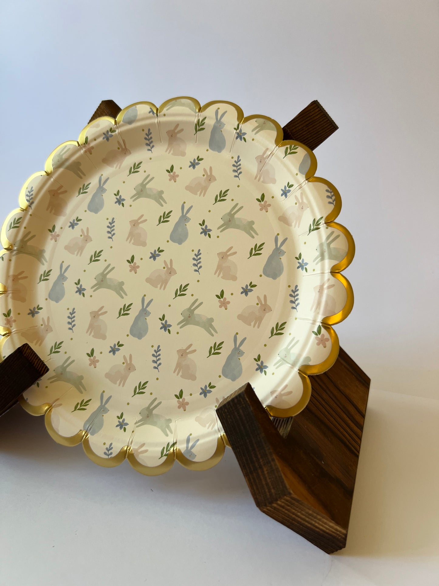 x8 SCALLOPED EASTER BUNNIES SMALL PAPER PLATES - Winterberries