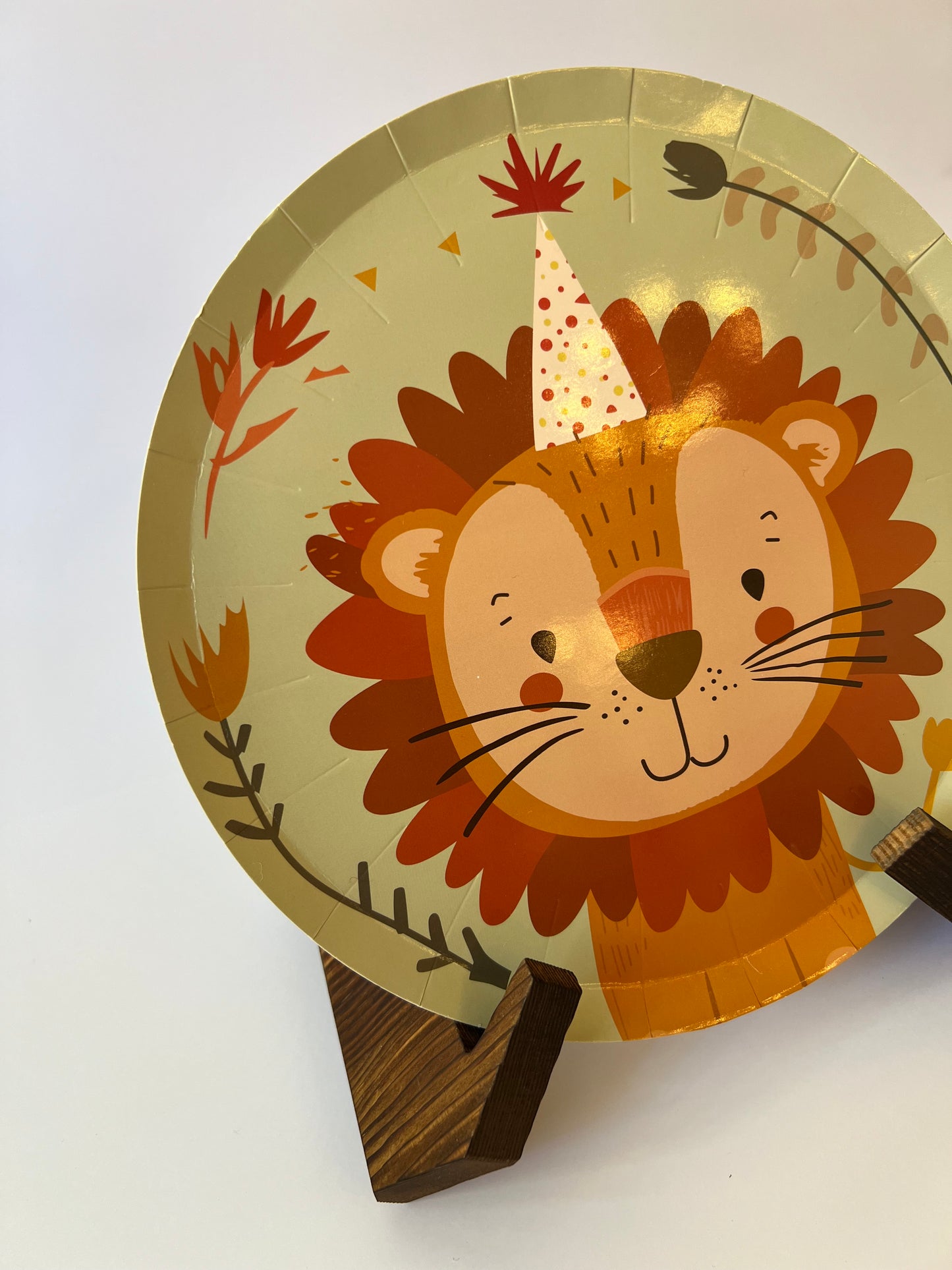 x8 Party Lion Plates - Winterberries