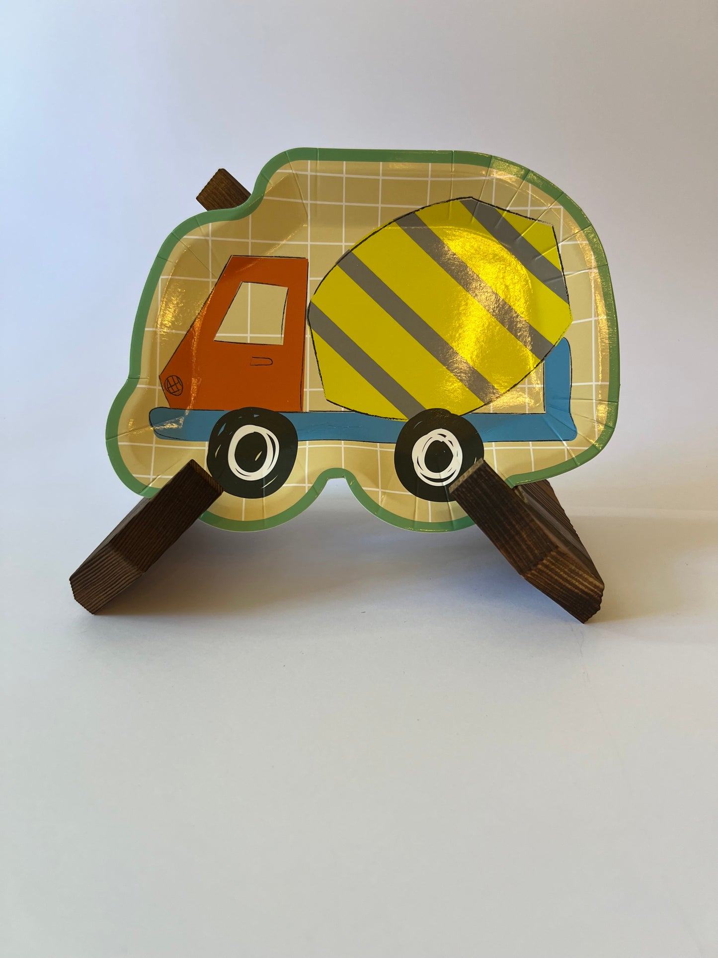 x8 TRUCKS SHAPED PAPER PLATES - Winterberries