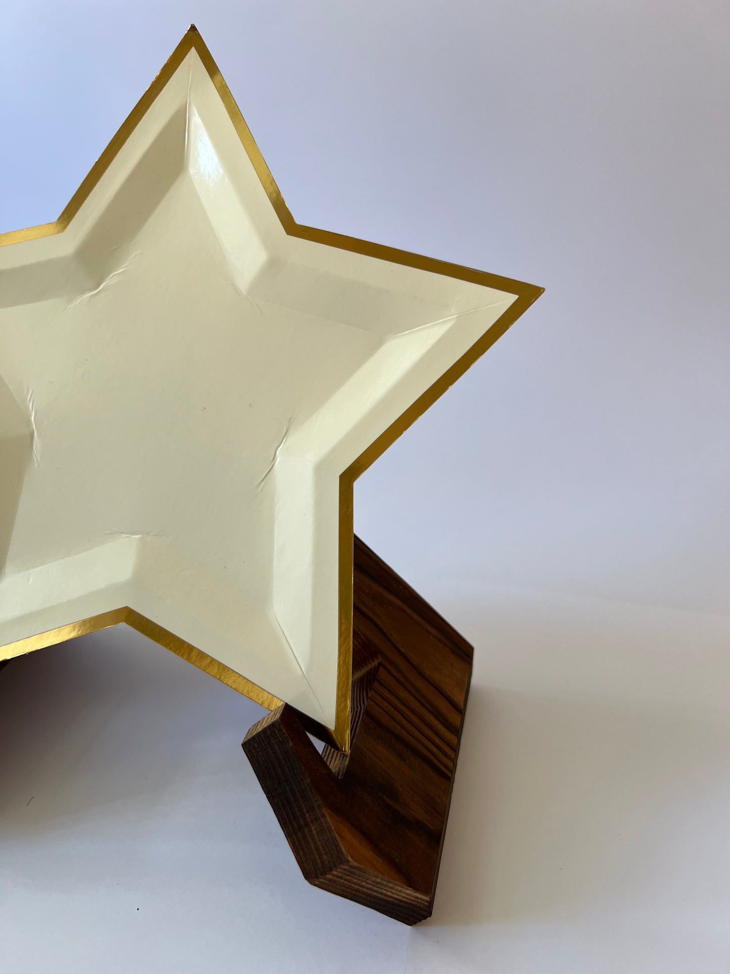 x8 IVORY STAR SHAPED PAPER PLATES - Winterberries