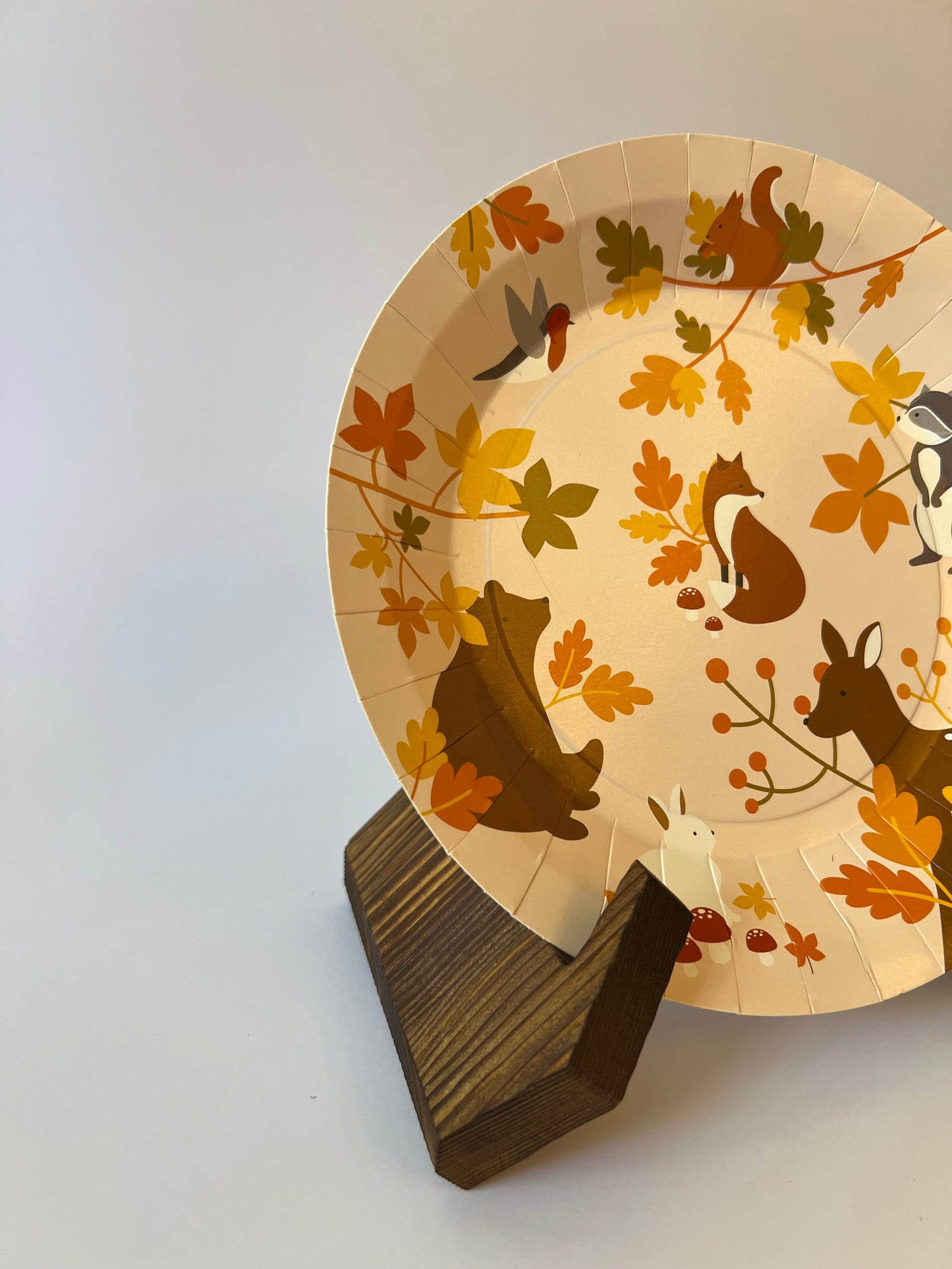 x8 FOREST ANIMALS PAPER PLATES - Winterberries