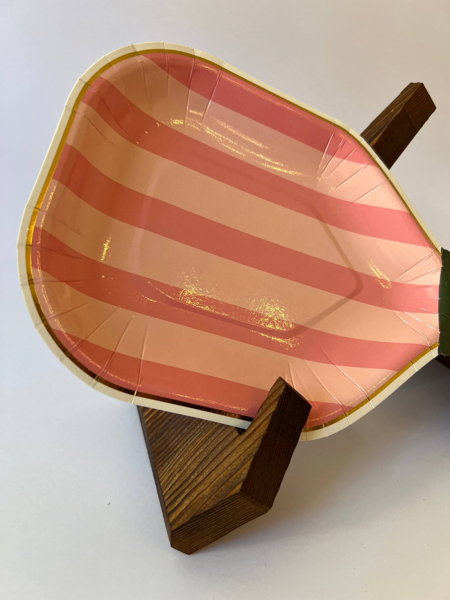 x8 PINK PADDLE PAPER PLATES - Winterberries