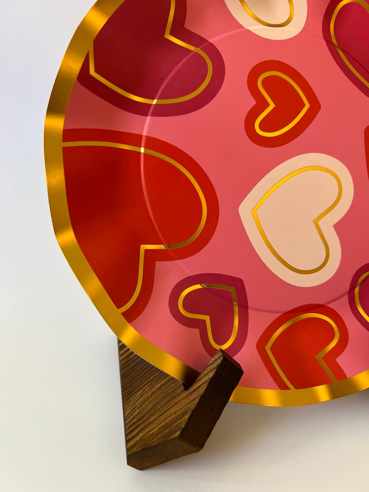 x8 HEARTS WAVY PAPER PLATES - Winterberries