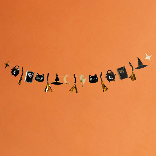 MAGICAL HALLOWEEN TASSEL GARLAND - Winterberries
