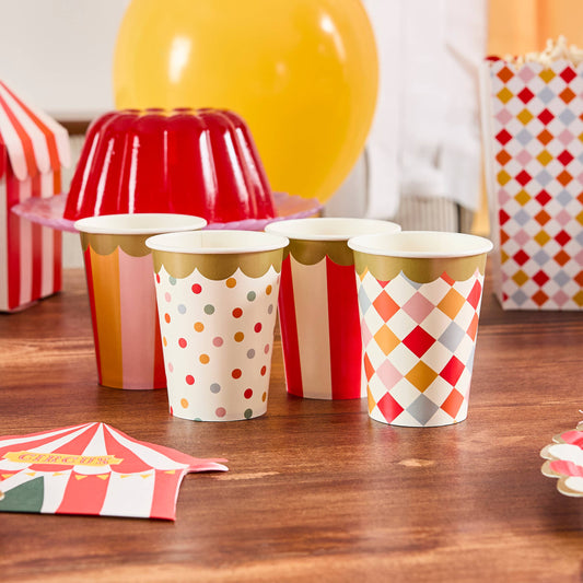 x8 CIRCUS PAPER CUPS - Winterberries