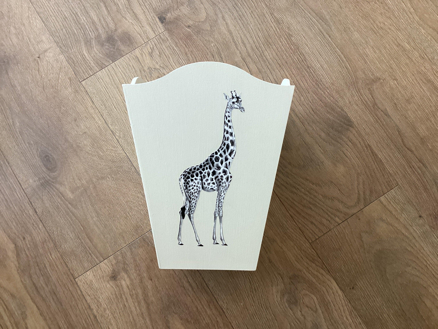 Giraffe bin - Winterberries