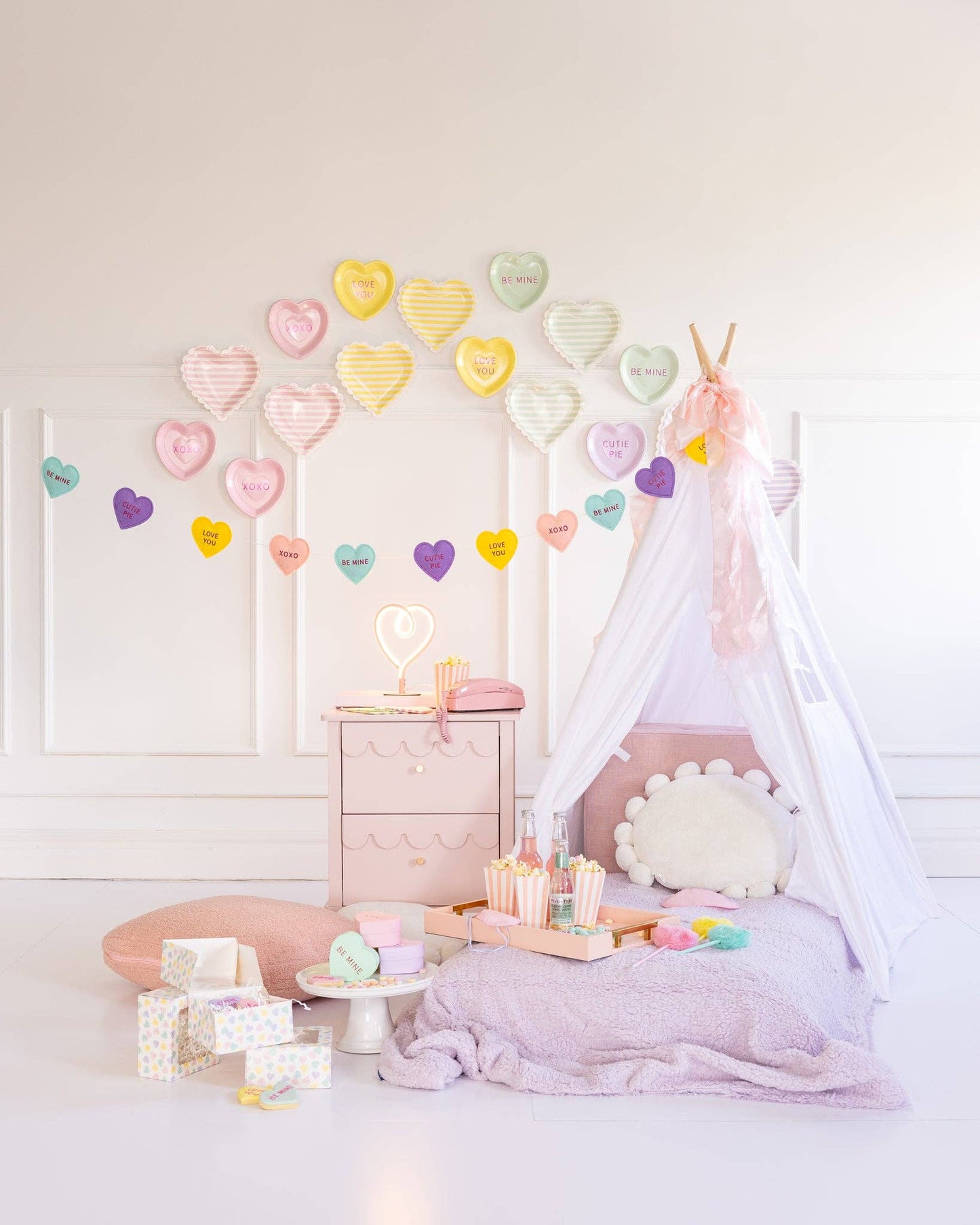 x8 CONVERSATION HEARTS PAPER PLATES - Winterberries