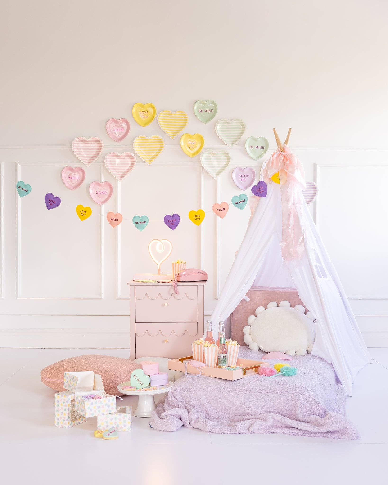 x8 CONVERSATION HEARTS PAPER PLATES - Winterberries