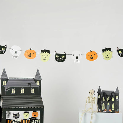 SPOOKY FRIENDS HALLOWEEN GARLAND - Winterberries