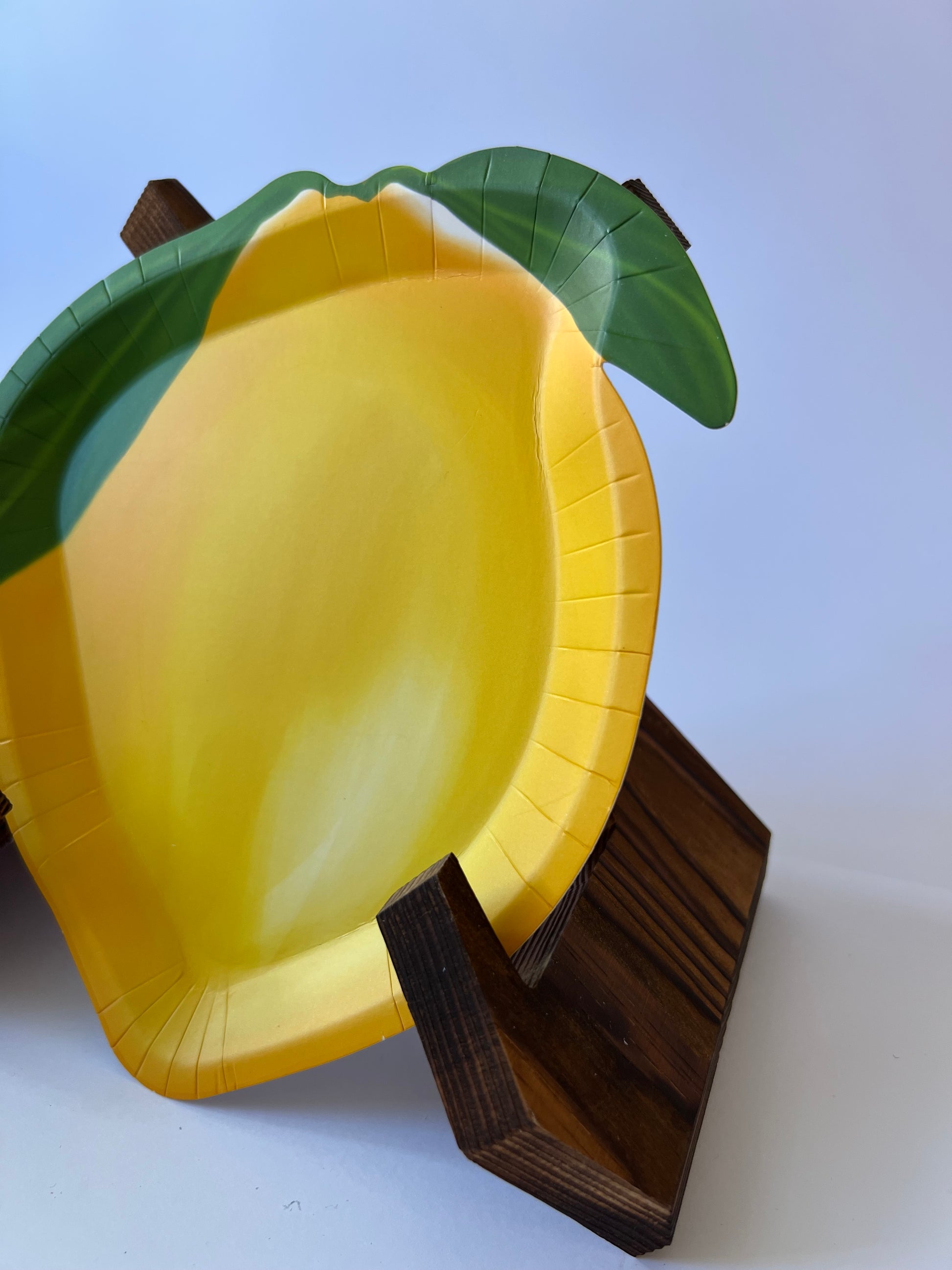 x8 LEMON SHAPED PAPER PLATES - Winterberries