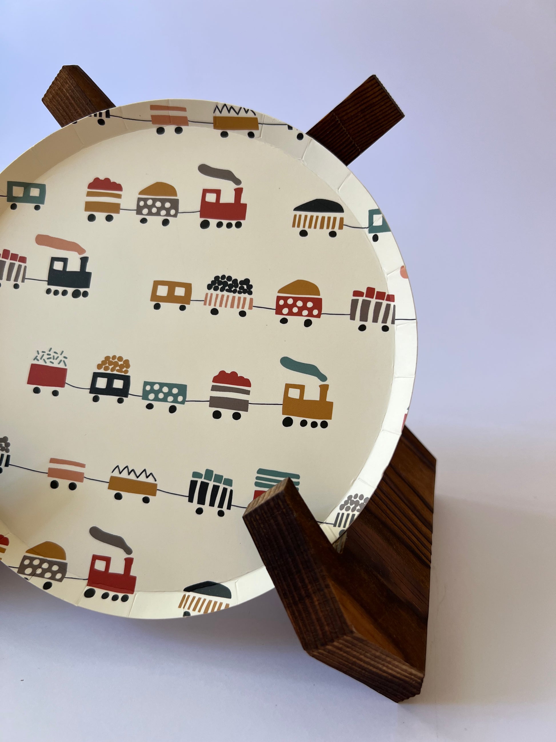 x8 TRAINS SMALL PAPER PLATES - Winterberries