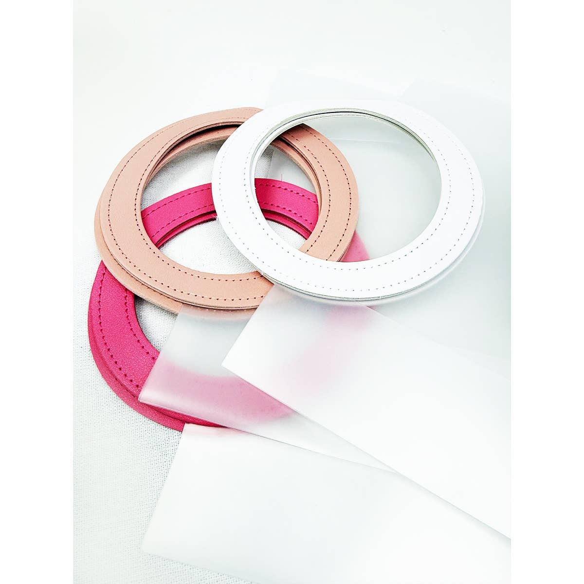 REUSABLE TRANSPARENT GIFT BAG - Winterberries