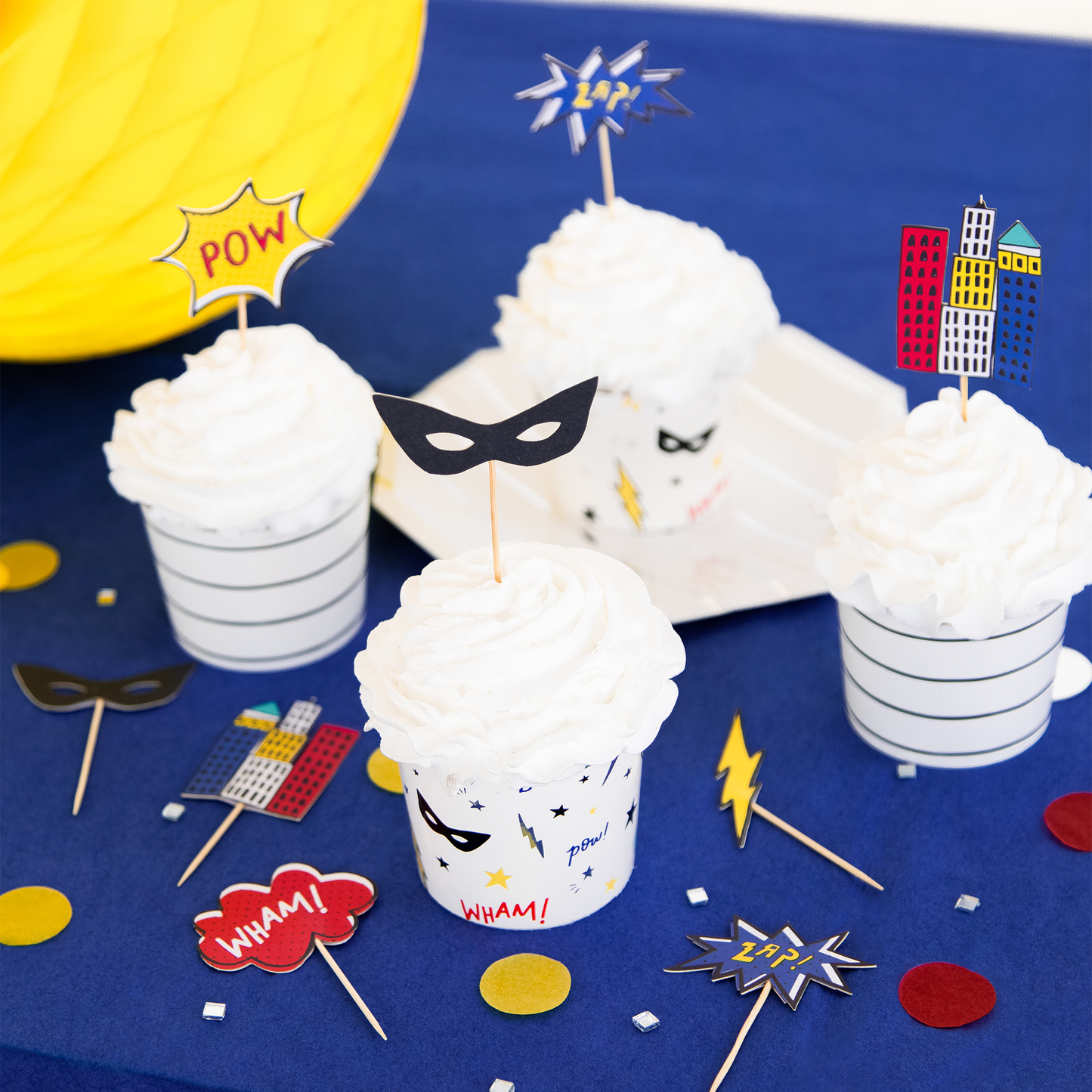 SUPERHERO CUPCAKE DECORATING SET - Winterberries