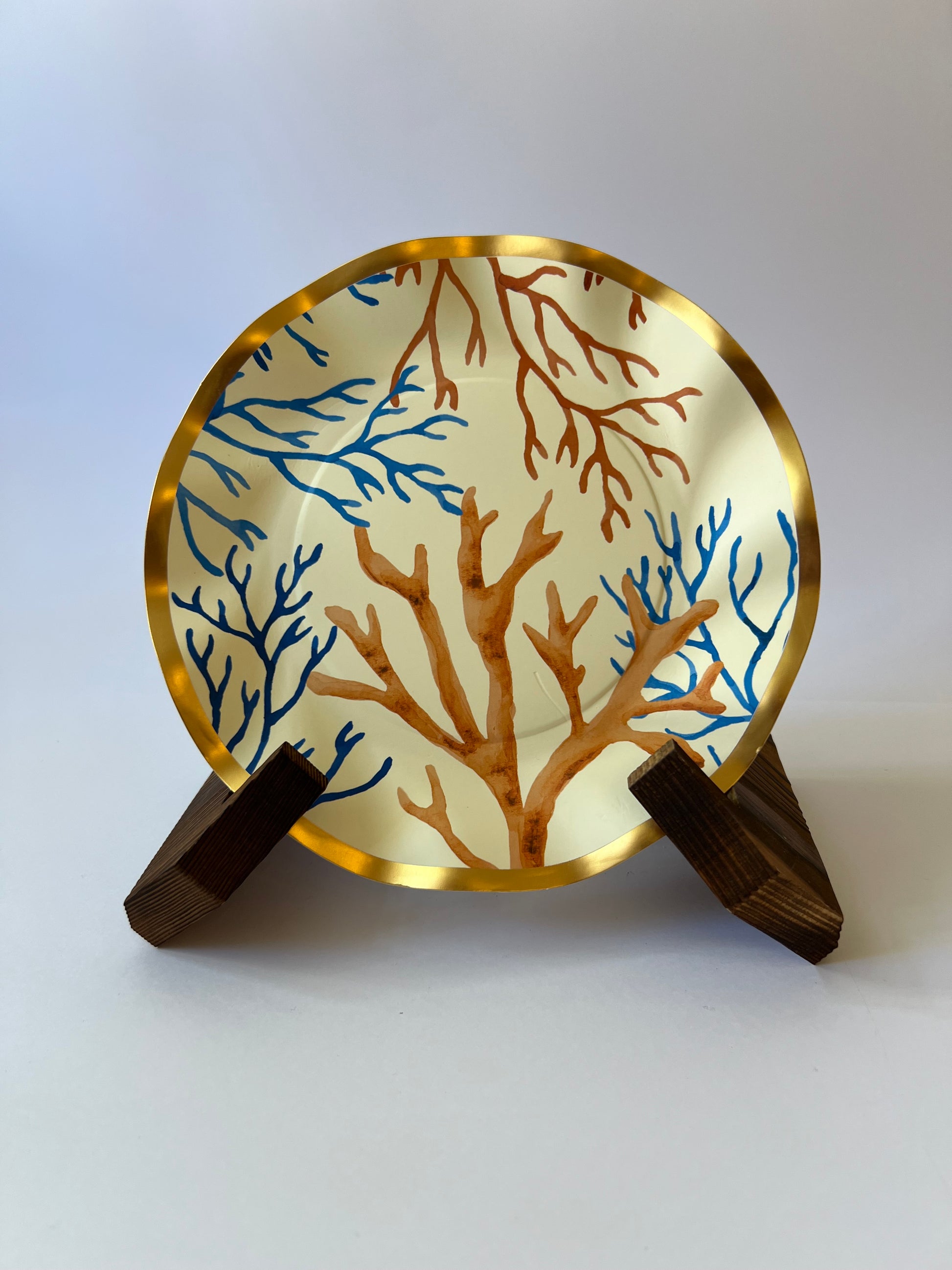x8 SEALIFE WAVY GOLD PAPER PLATES - Winterberries
