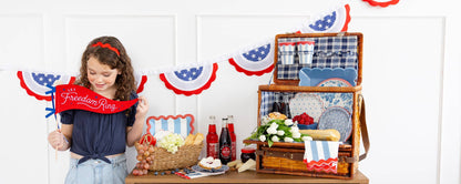 HAM1141 - Hamptons Stripes 9" Ric Rac Trim Paper Plate - Winterberries