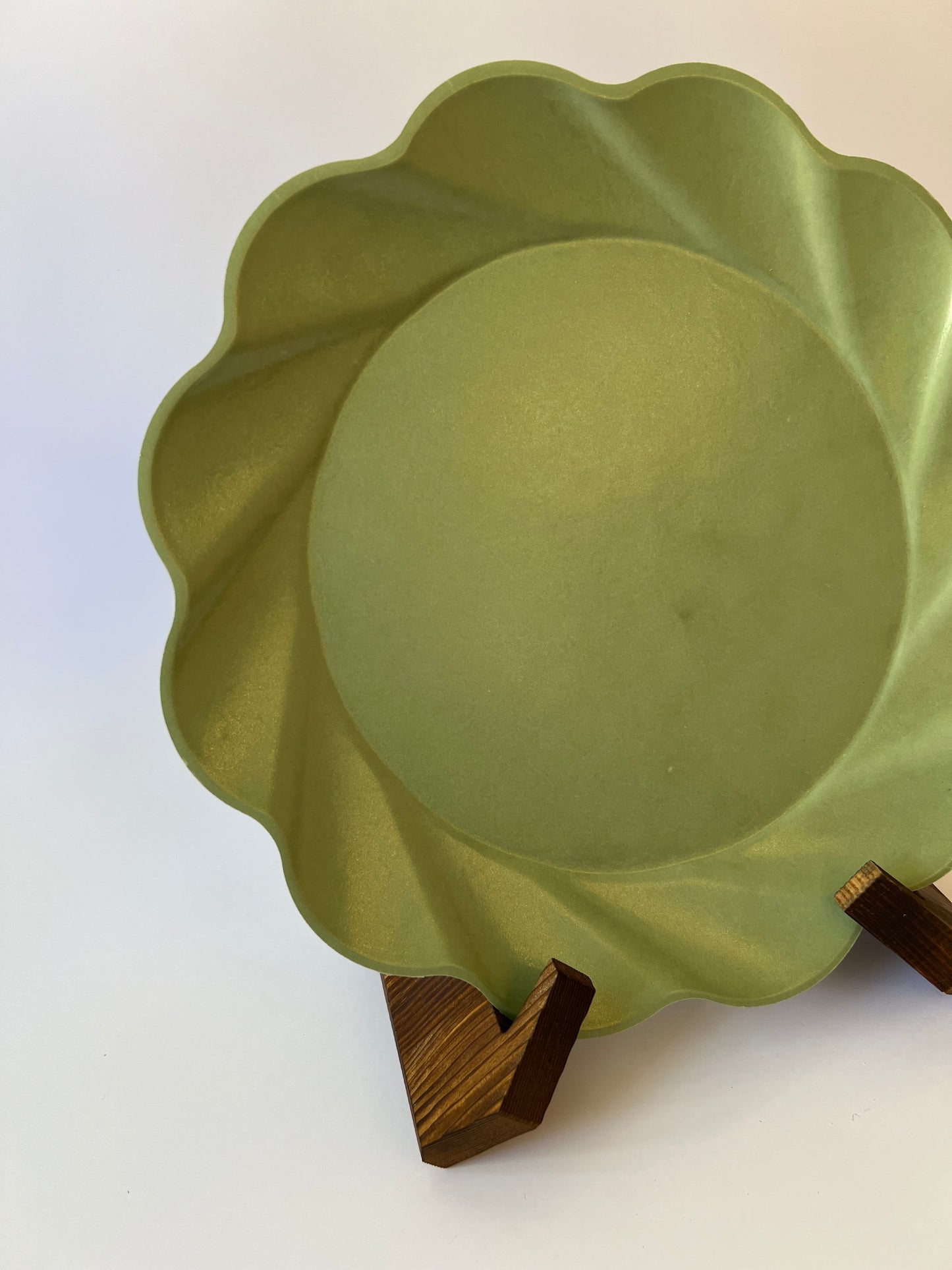x8 SAGE WAVY LARGE BAMBOO PLATES - Winterberries