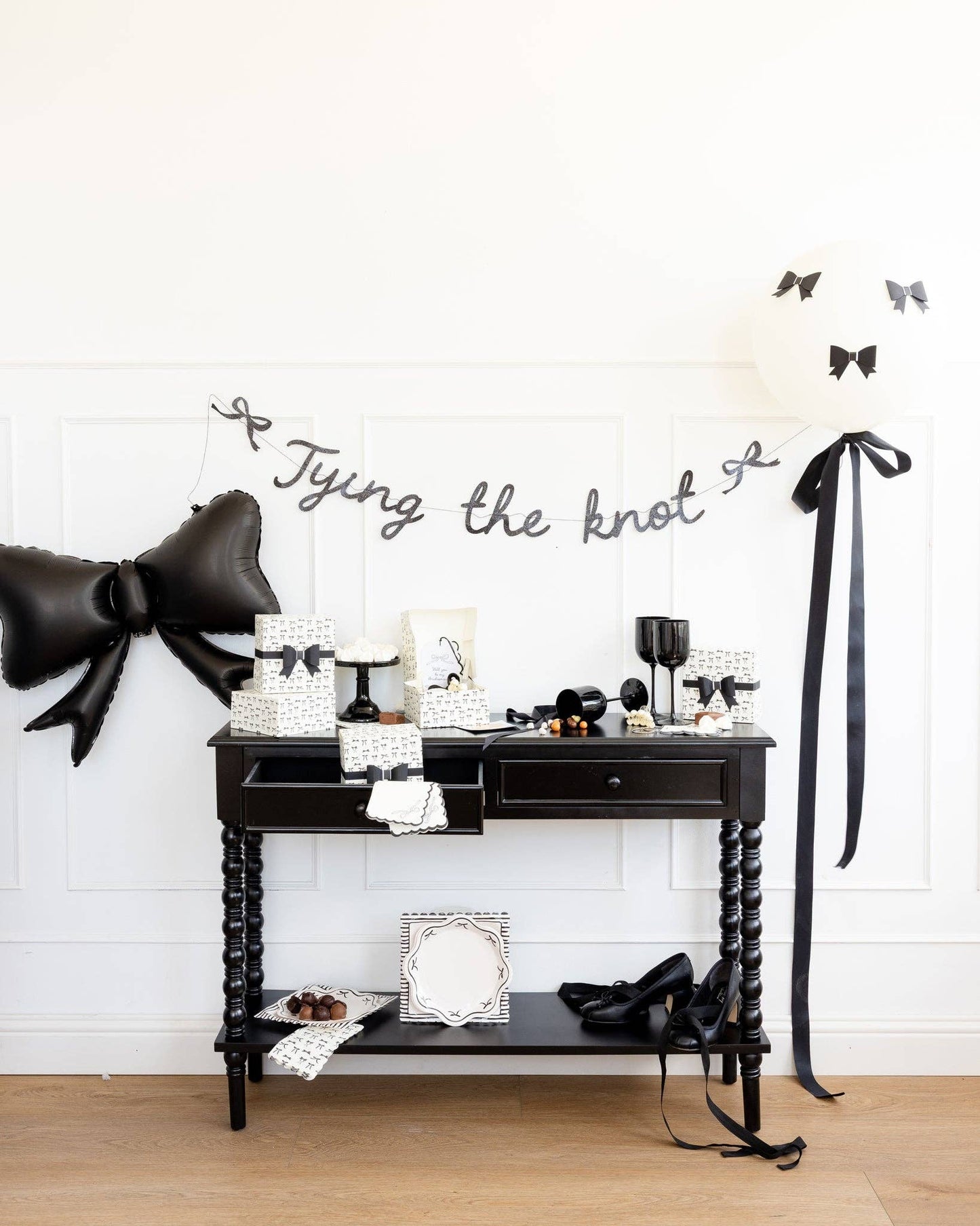PLBLW02 - Tying the Knot Glitter Banner - Winterberries