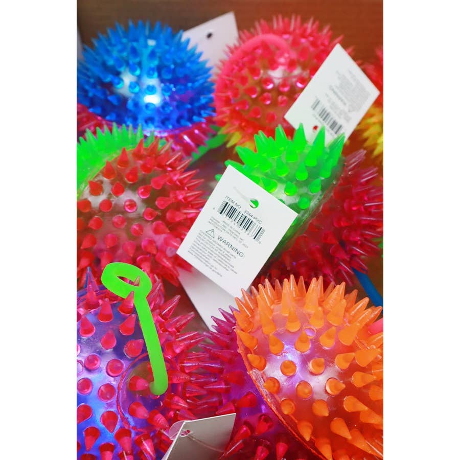 LIGHT UP SPIKE YOYO BALL - Winterberries