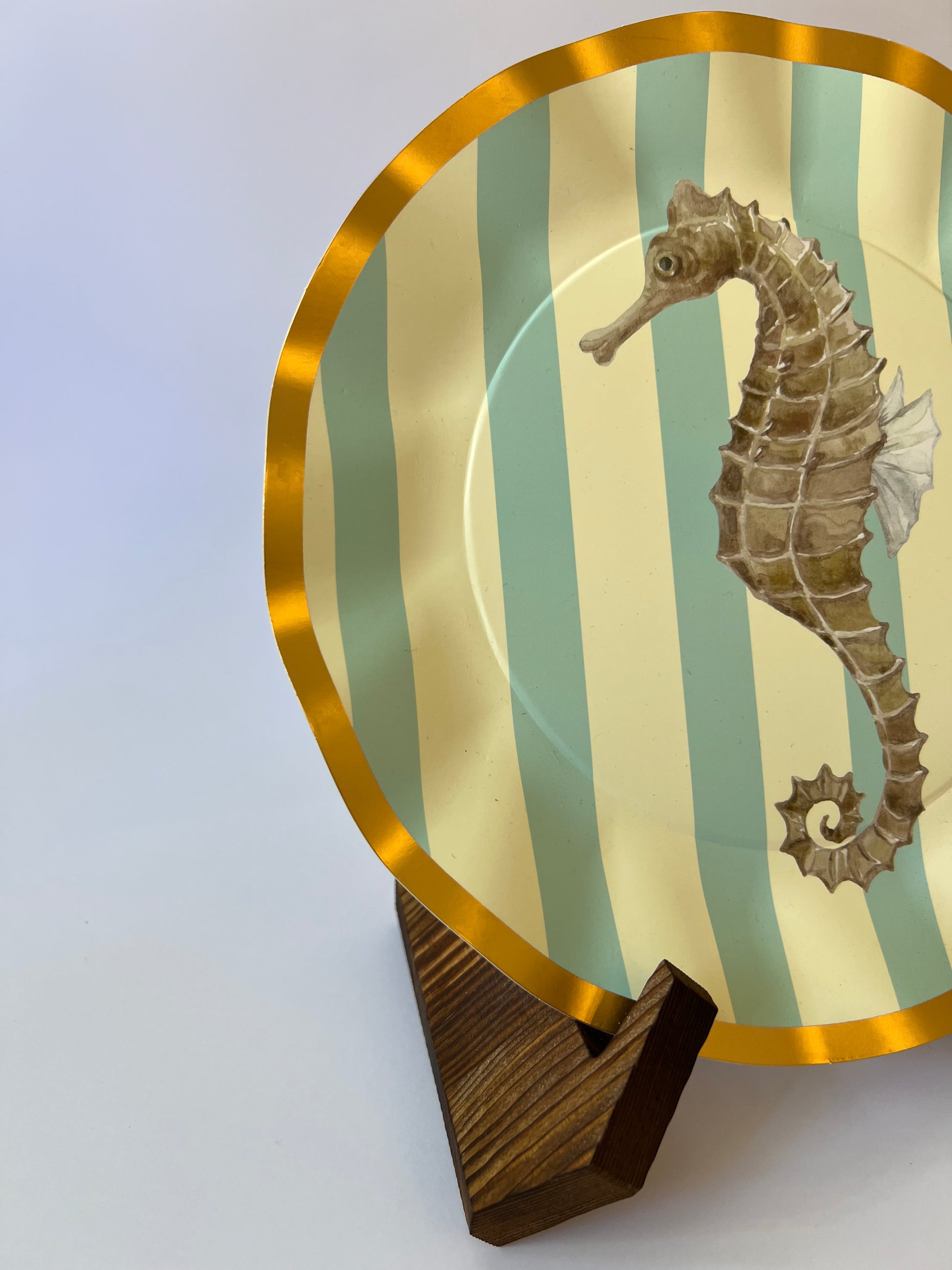 x8 SEAHORSE WAVY PAPER PLATES - Winterberries