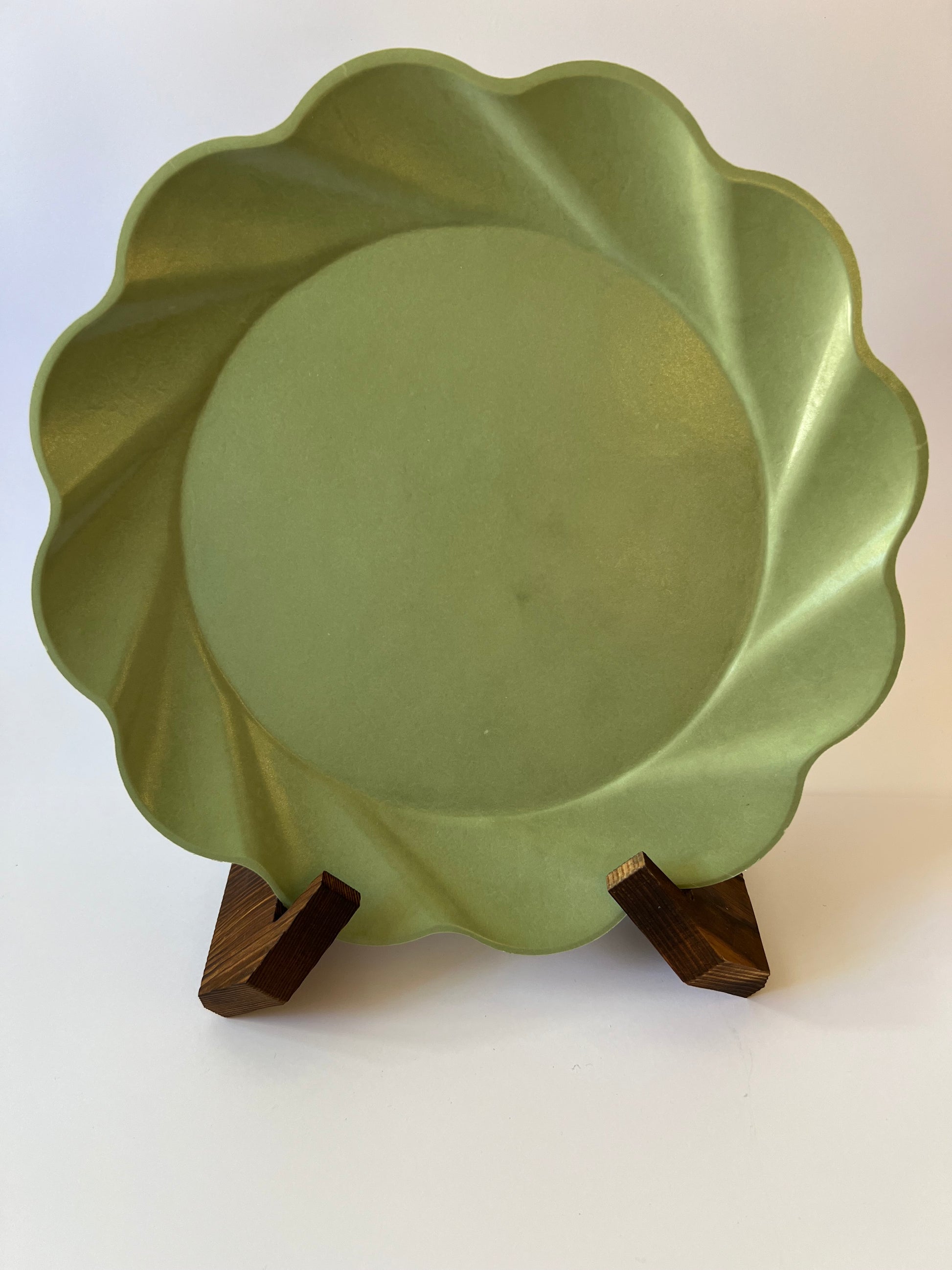 x8 SAGE WAVY LARGE BAMBOO PLATES - Winterberries
