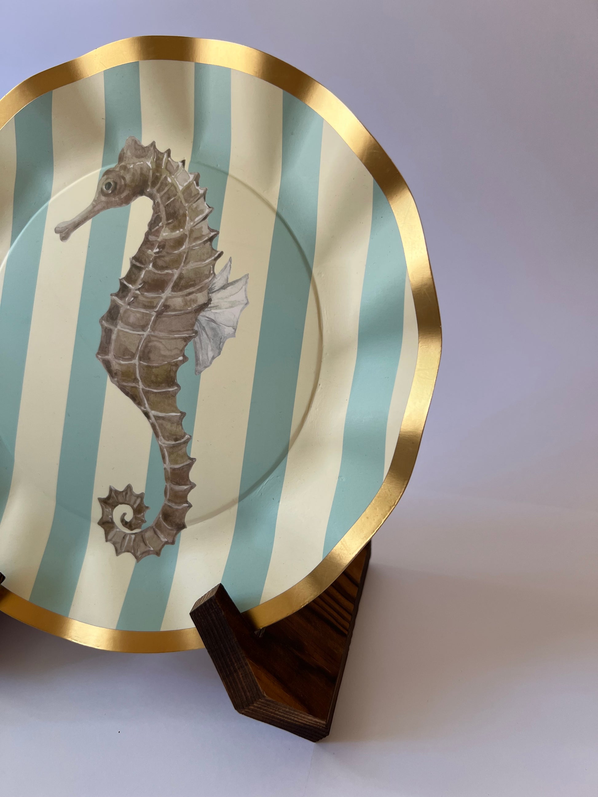 x8 SEAHORSE WAVY PAPER PLATES - Winterberries