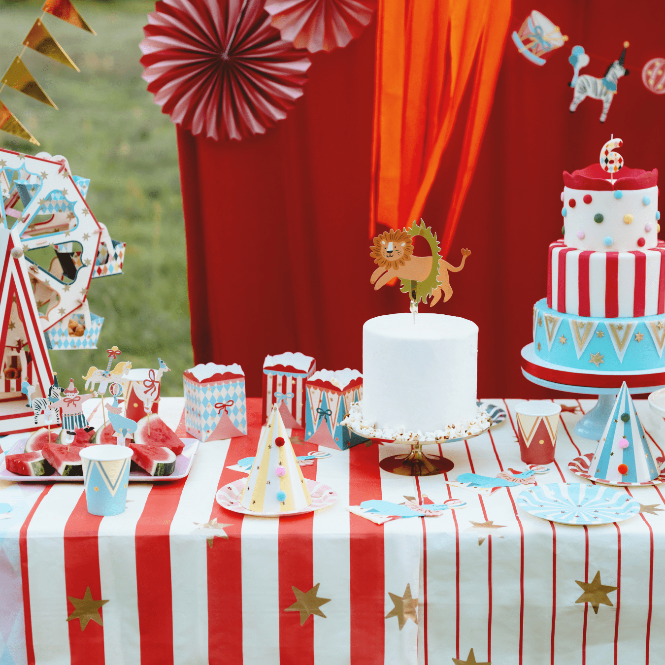 Partydeco Circus Party Paper Tablecloth - Stars and Stripes