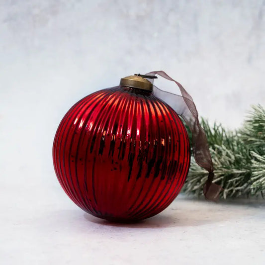 4" Wine Glass Ribbed Ornament - Winterberries
