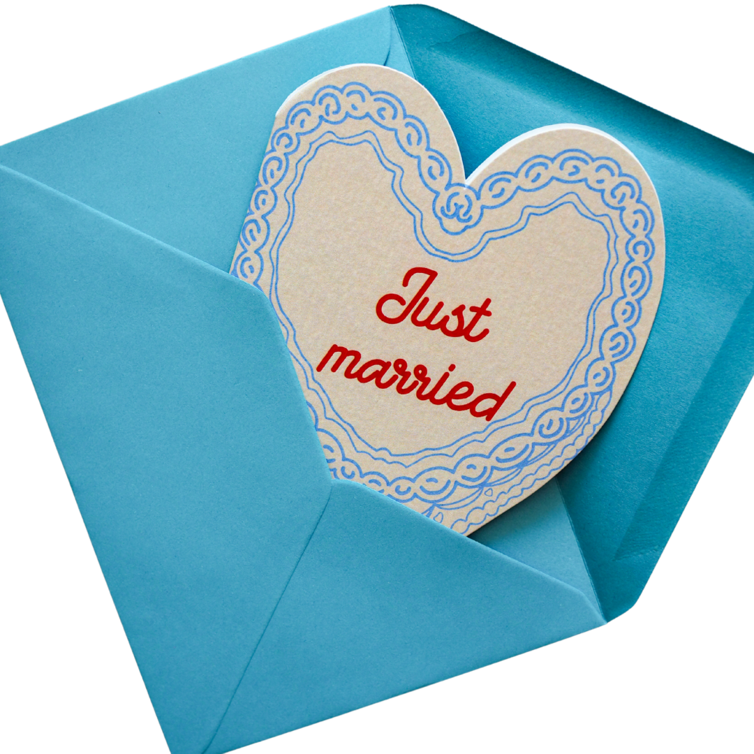 JUST MARRIED CAKE HEART CARD