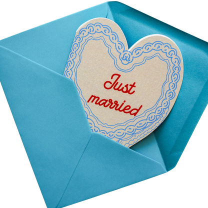 JUST MARRIED CAKE HEART CARD
