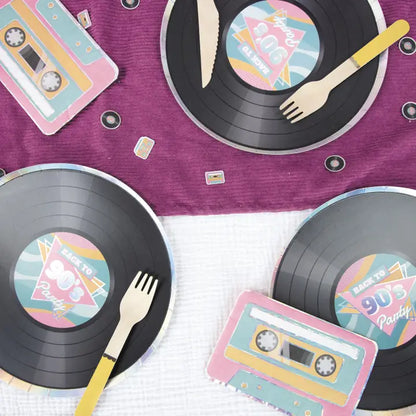 x8 90s Vinyl Paper Plates - Winterberries